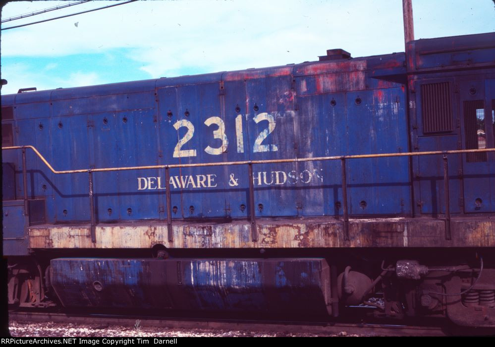 DH 2312 showing Bi-Centennial paint.